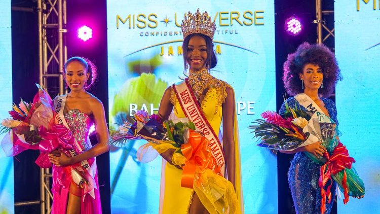 Miss Universe Jamaica 2020 Miqueal-Symone Williams (centre), is flanked by first runner-up, Abigail Pinnock (left) and second runner-up, Monique Thomas.
