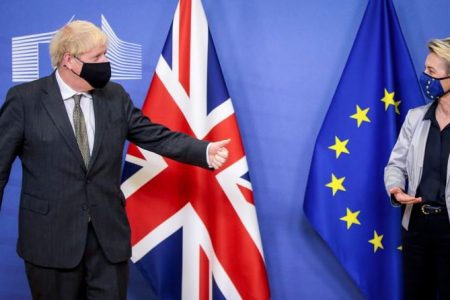 European Commission President Ursula von der Leyen welcomes British Prime Minister Boris Johnson in Brussels, Belgium December 9, 2020. Olivier Hoslet/Pool via REUTERS