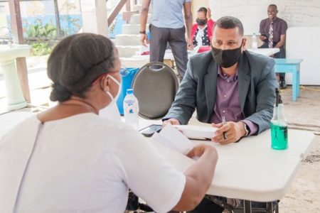 A resident sharing her concerns with Minister Collin Croal at the community outreach held at Little Diamond/Herstelling (DPI photo)                                                                                                                             