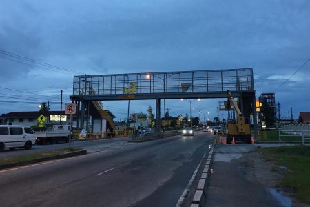 The pedestrian overpass above the Diamond Public Road 