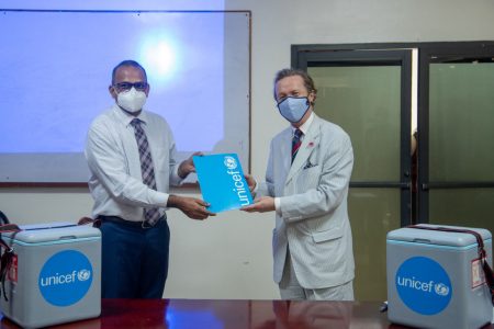 UNICEF Representative Nicolas Pron (right) and Minister of Health Dr Frank Anthony at the handover (UNICEF photo)