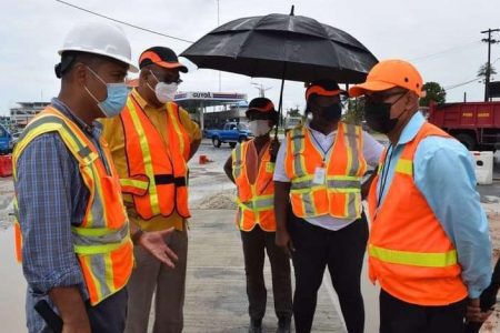 Minister Juan Edghill (second from left) during a visit to the roundabout at Sheriff Street and the Railway Embankment (Photo from the Ministry of Public Works’ Facebook page)