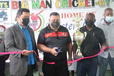 Chairman of Big Man Cricket, Raj Singh (center) cuts the ribbon to officially launch the tournament in the presence of Deputy Speaker Lennox Shuman (left) and Bank DIH PRO Troy Peters.