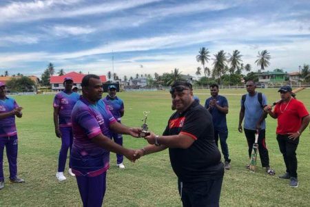 Permaul Mangali receives his man of the match award from Chairman of  the Big Man Cricket committee Raj Singh.