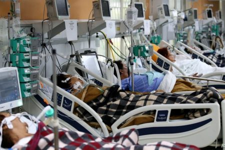 COVID patients in an emergency room (Reuters photo)