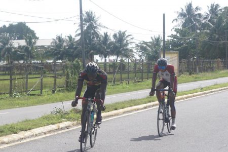 Marcus Keiler and Christopher Griffith had a sprint finish for second and third in yesterday’s 50-mile road race. (Emmerson Campbell photo)
