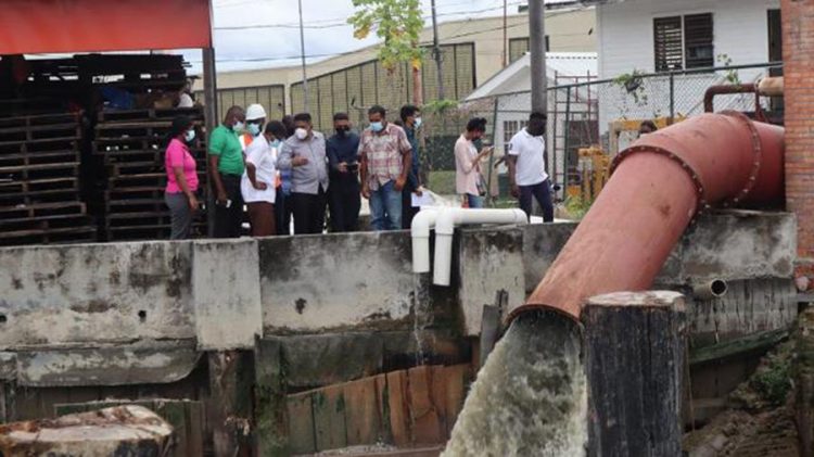 Agriculture Minister Zulfikar Mustapha and other officials during a visit to one of the pump sites on Friday (Ministry of Agriculture photo)