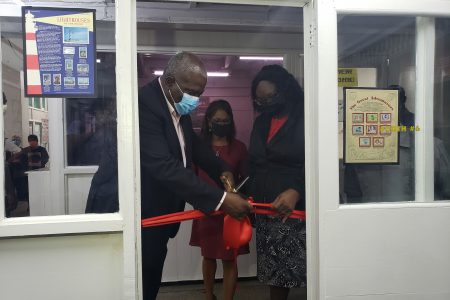 Prime Minister Mark Phillips (left) along with the President of the Guyana Philatelic Society Ann Wood (centre) and a representative of the GPOC during the ribbon cutting ceremony.
