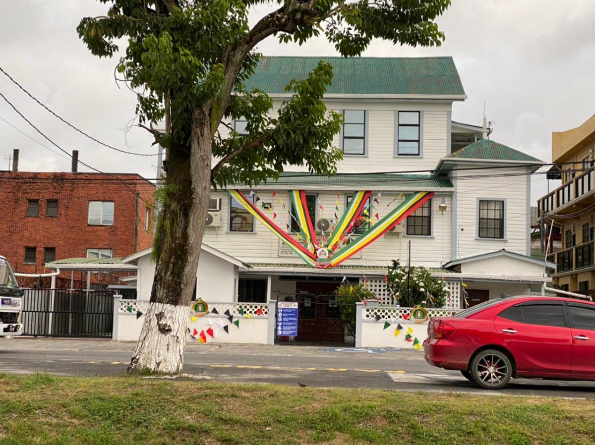 The decorated building (GTT photo)