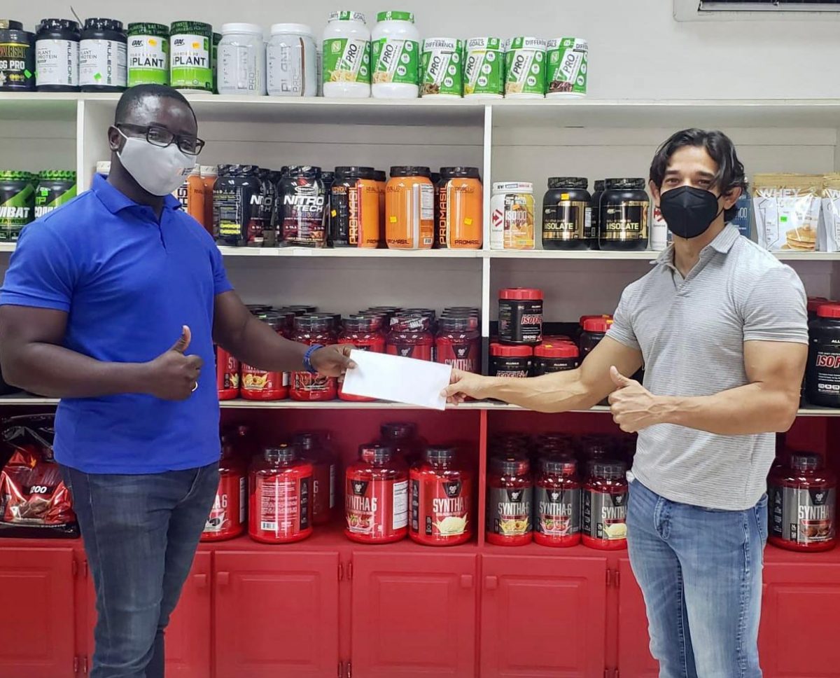 Yesterday, owner of Guyana’s leading gym equipment and supplement supplier, Jamie McDonald presented a sponsorship cheque to President of the GBBFFI, Keavon Bess. 