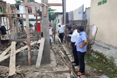 City Mayor Ubraj Narine and a team on  Thursday carried out an inspection exercise on Waterloo Street, Georgetown  where the illegal construction of a building was uncovered.
In light of this discovery, the contractor was instructed to cease all operations on the site until the construction of the building is approved and regularised by the Municipality, according to a post on the city’s Facebook page.
Mayor Ubraj Narine (right) at the scene of the illegal construction (Mayor and City Council Facebook page)