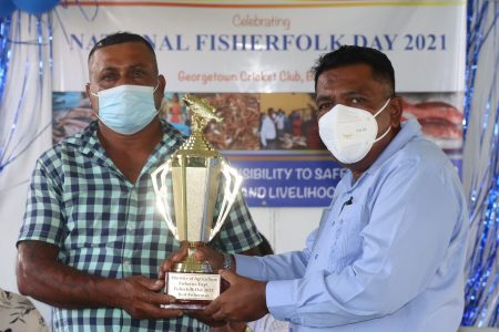Kaheel Mohammed (left) receiving his award from Agriculture Minister Zulfikar Mustapha. (Ministry of Agriculture photo)
