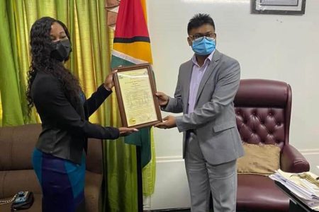 Guyana-born nurse Patricia Cummings, who administered a COVID vaccine to United States Vice President Kamala Harris, was yesterday presented with a citation by Georgetown Mayor Ubraj Narine to recognise her many accomplishments. The presentation was done at Narine’s office in the Mayor’s Complex. In a statement on the Mayor’s Facebook page, it was noted that Cummings, who has served for over 15 years, is recognised as a leader and spokesperson in public health. It added that she was featured in several notable nursing journals and has participated in various efforts to provide the public with trusted health information. In photo, Nurse Cummings receives the citation from Mayor Narine (Photo from the Office of the Mayor)
