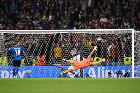 Italy’s Federico Bernardeschi scores a penalty during the shootout Pool via REUTERS/Andy Rain