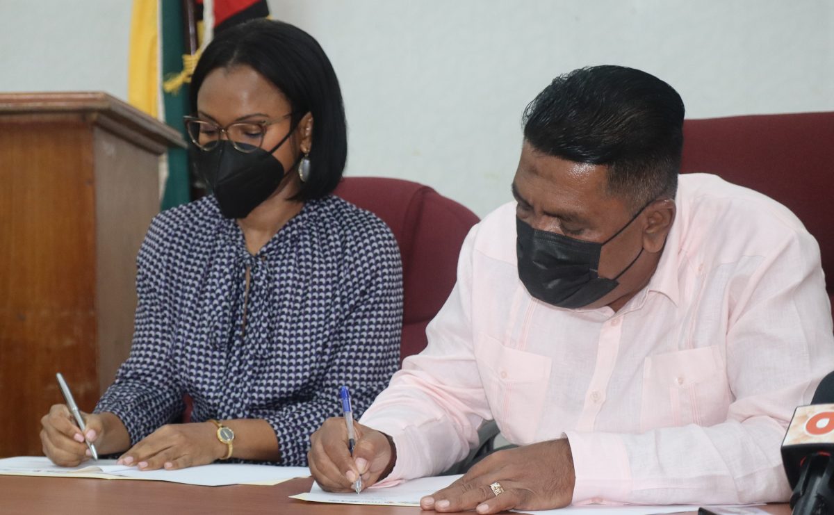 Minister of Tourism, Industry and Commerce Oneidge Walrond (left) and Agriculture Minister Zulfikar Mustapha signing the MOU. (Ministry of Agriculture photo)