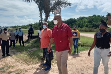 Minister Juan Edghill (second from right) in Linden today (DPI photo) 