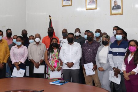The contractors and ministry officials after the signing (Ministry of Agriculture photo)