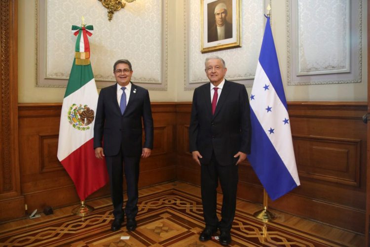 Mexico’s President Andres Manuel Lopez and his Honduran counterpart Juan Orlando Hernandez pose for a photo at the National Palace ahead of the summit of the Community of Latin American and Caribbean States (CELAC), in Mexico City, Mexico September 17, 2021. (Photo: Mexico’s Presidency/ Handout via REUTERS)