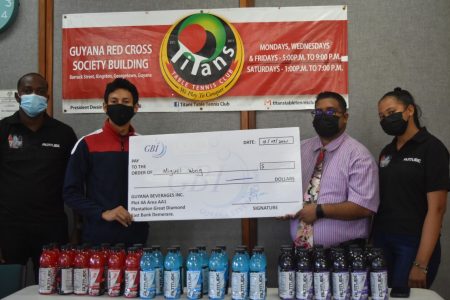 National table tennis player Miguel Wong (2nd from left) receives the sponsorship cheque from GBI’s Marketing Manager Raymond Govinda (2nd from right).
