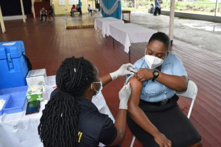 A police officer being administered the COVID-19 vaccine. (SN file photo)