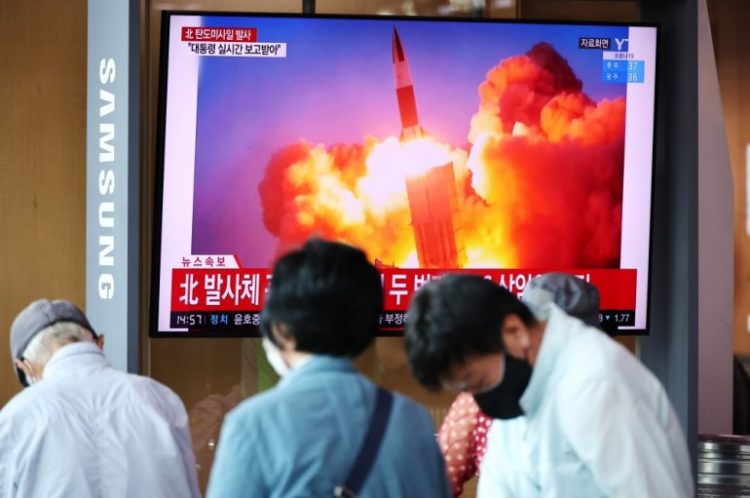 People watch a TV broadcasting file footage of a news report on North Korea firing missiles off its east coast, in Seoul, South Korea, September 15, 2021. Reuters/Kim Hong-Ji