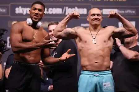 Anthony Joshua, left, is almost 19 pounds heavier than Oleksandr Usyk for their heavyweight world title clash tonight at the Tottenham Hotspur soccer stadium in London, England.(Fightnews photo)