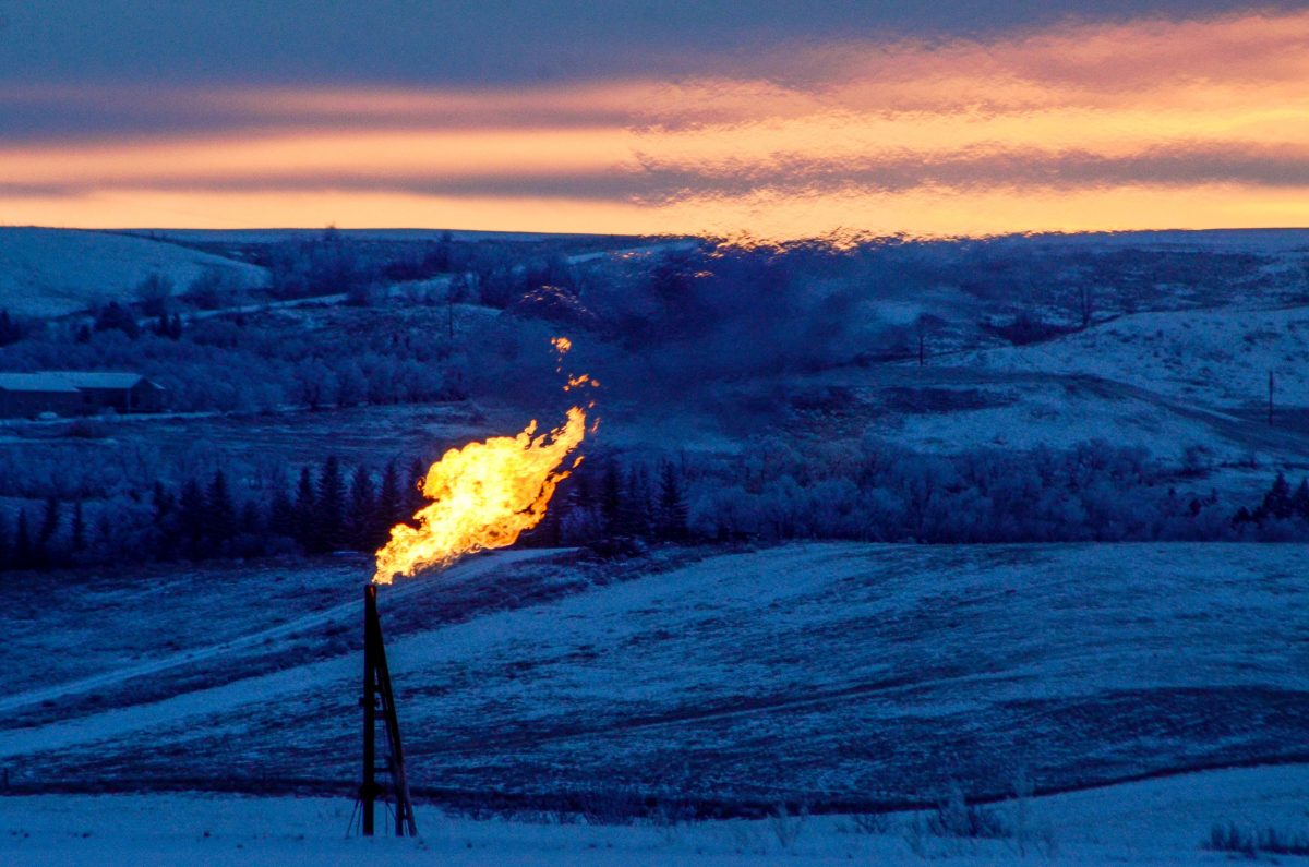 FILE PHOTO: A natural gas flare on an oil well pad burns as the sun sets outside Watford City, North Dakota January 21, 2016. REUTERS/Andrew Cullen/File Photo