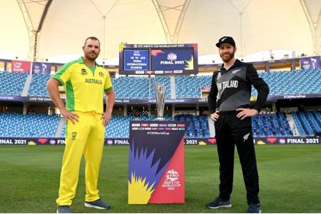 Australia captain Aaron Finch, left, and New Zealand skipper Kane Williamson with the ICC T20 World Cup trophy which the winning team will walk away with after today’s final. (Photo courtesy ICC T20 World Cup)