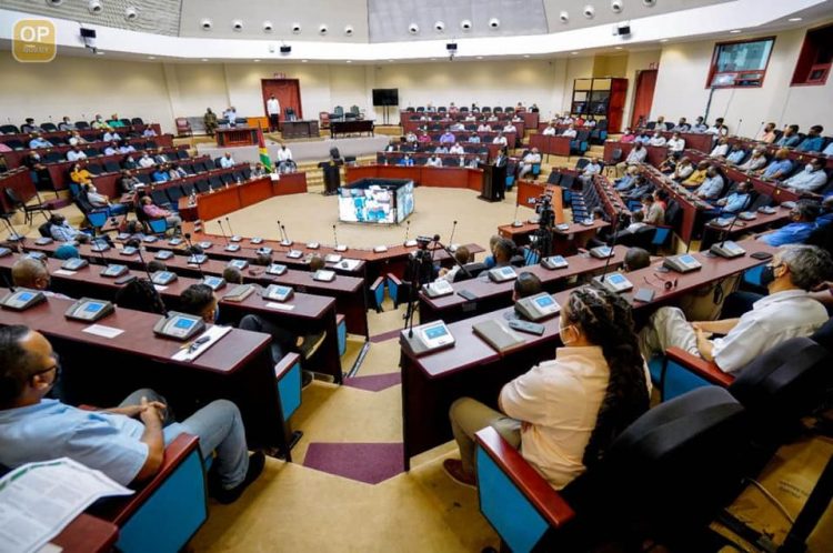 Contractors at the meeting (Office of the President photo)