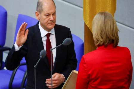 Newly elected German Chancellor Olaf Scholz is sworn-in by Parliament President Baerbel Bas during a session of the German lower house of parliament Bundestag, in Berlin, Germany, December 8, 2021. (REUTERS/Fabrizio Bensch)