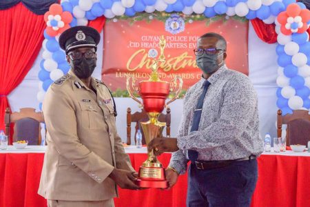 Inspector Nigel Stephen (right), who was named ‘Best Detective” of the CID received a trophy from Commissioner of Police (ag) Nigel Hoppie. (Guyana Police Force photo)