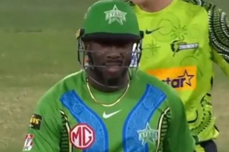  Andre Russell made an unbeaten nine-ball 17
