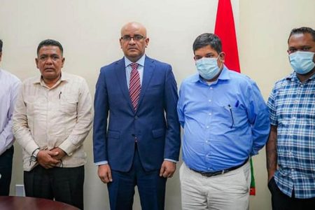 Vice President Bharrat Jagdeo (centre) posed with Minister of Agriculture, Zulfikar Mustapha  (second from left), GuySuCo CEO Sasenarine Singh (left) and representatives from GAWU following the meeting yesterday. (Photo taken from Vice President Bharrat Jagdeo’s Facebook page)