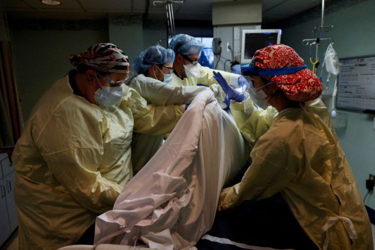 Medical staff treat a coronavirus disease (COVID-19) patient in their isolation room on the Intensive Care Unit (ICU) at Western Reserve Hospital in Cuyahoga Falls, Ohio, U.S., January 4, 2022. REUTERS/Shannon Stapleton