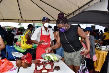 A team from the Ministry of Tourism, Industry and Commerce yesterday visited the Farmers’ Market at Lusignan to observe the prices of goods. The Farmers’ Market was organised by the Ministry of Agriculture. It is one of the measures introduced in Budget 2022, aimed at mitigating the rising cost of items. Citizens benefit from lower prices by purchasing directly from farmers, according to a release from the Ministry of Commerce. (Ministry of Tourism, Industry and Commerce photo)