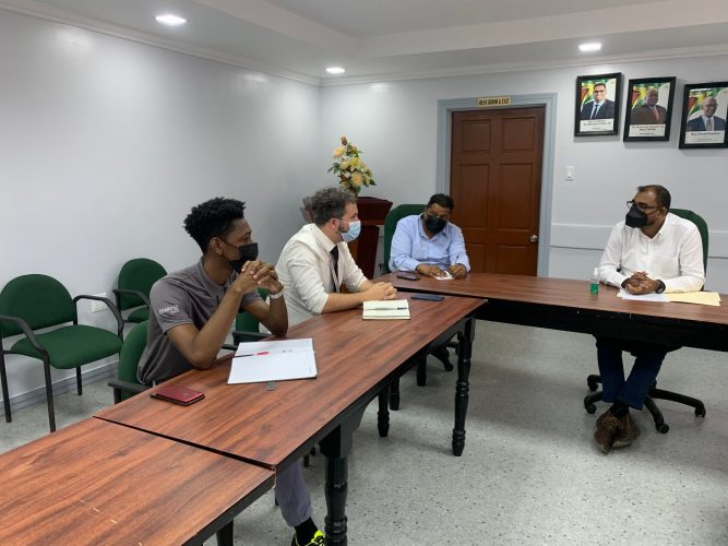 Attendees at the meeting on Monday (Ministry of Labour photo)