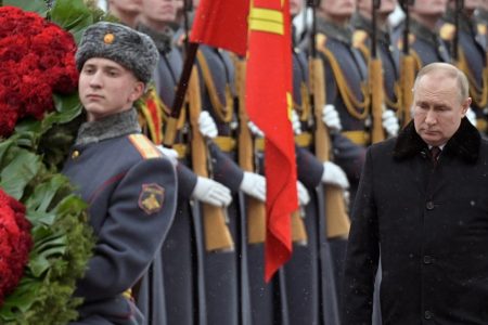 Vladimir Putin (right) (Reuters photo)