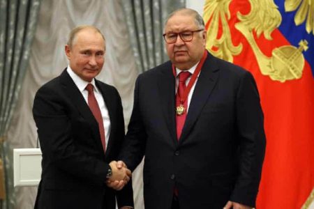 Alisher Usmanov (right) and Vladimir Putin
