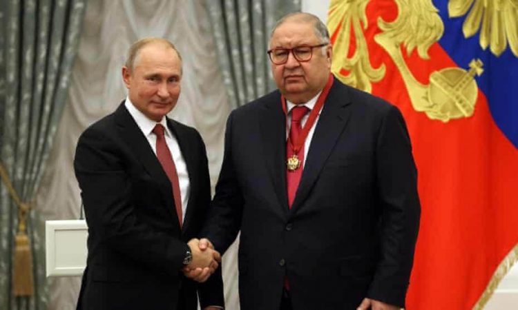 Alisher Usmanov (right) and Vladimir Putin