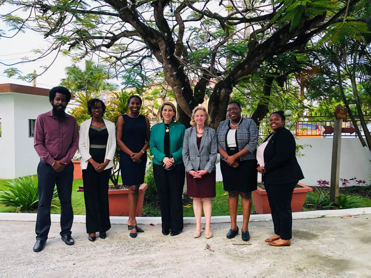 US Ambassador Sarah-Ann Lynch and United States Deputy Assistant Secretary for Caribbean Affairs and Haiti Barbara Feinstein with representatives of the Black Entrepreneurs Association (US Embassy photo)