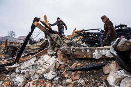 Local residents remove debris of a residential building destroyed by shelling, as Russia's invasion of Ukraine continues, in Zhytomyr, Ukraine March 2, 2022. REUTERS/Viacheslav Ratynskyi