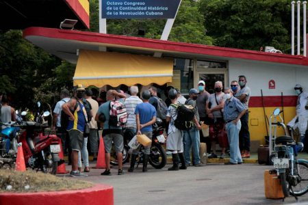 People line up for gas in Havana, Cuba, March 21, 2022. REUTERS/Stringer