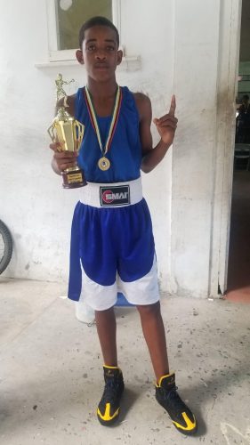 Tiquan Sampson of the Forgotten Youth Foundation Gym fighting in the 48-50kg division, showed his class with a first round stoppage of Jandon King en route to earning the coveted accolade of best boxer.
