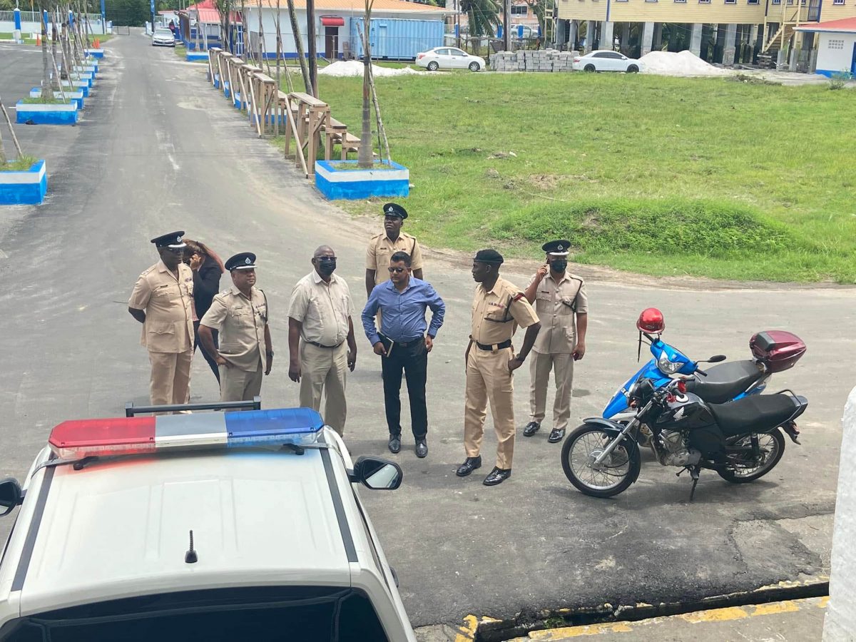 Minister of Home Affairs, Robeson Benn visited Police Headquarters, Eve Leary. He was accompanied by Deputy Commissioner (ag) ‘Operations’, Ravindradat Budhram (second from left) and Deputy Commissioner ‘Administration’, Calvin Brutus (right). (Ministry of Home Affairs photo)