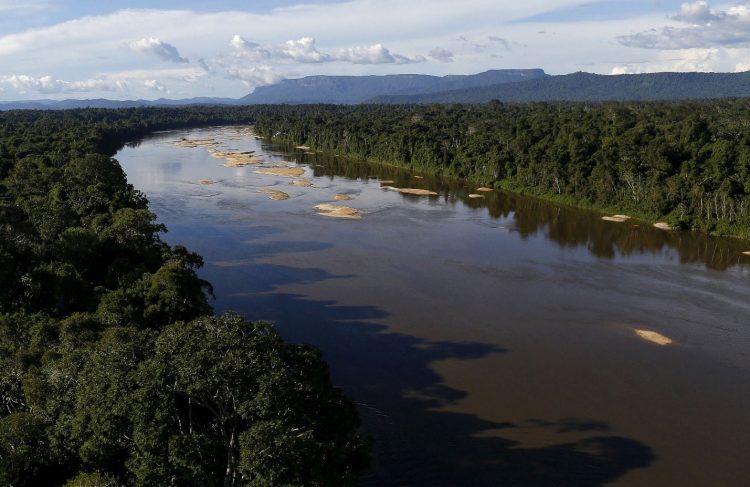 Uraricoera River is seen during Brazil’s environmental agency operation against illegal gold mining on indigenous land, at the Yanomami territory, in the heart of the Amazon rainforest, in Roraima state, Brazil April 15, 2016. REUTERS/Bruno Kelly