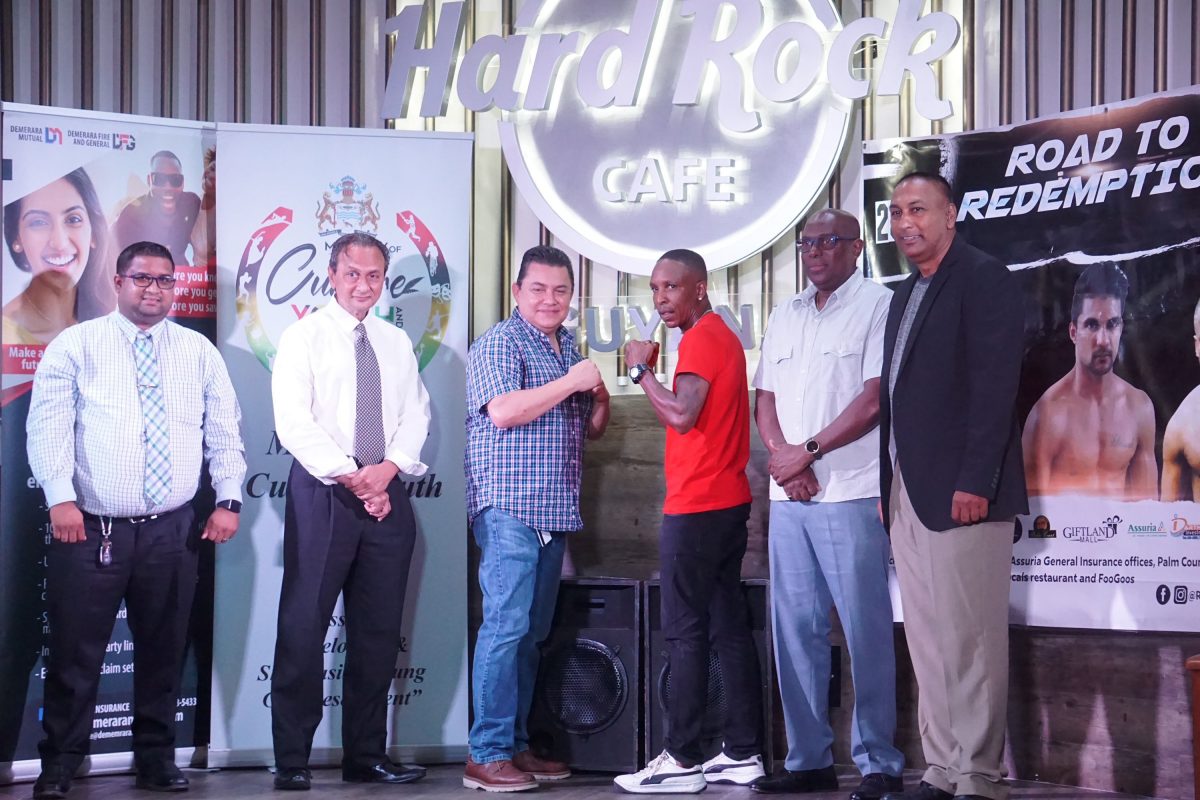 General Manager of Hard Rock Cafe, Bernard Chavez (third from left) announced that the franchise will
provide all food and beverages for the VVIP, VIP, Ringside and President’s Pavilion along with their top notch service during a press briefing with some of the principals of the event yesterday. (Emmerson Campbell photo)