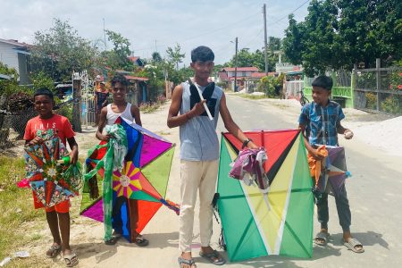 Children preparing to raise their kites