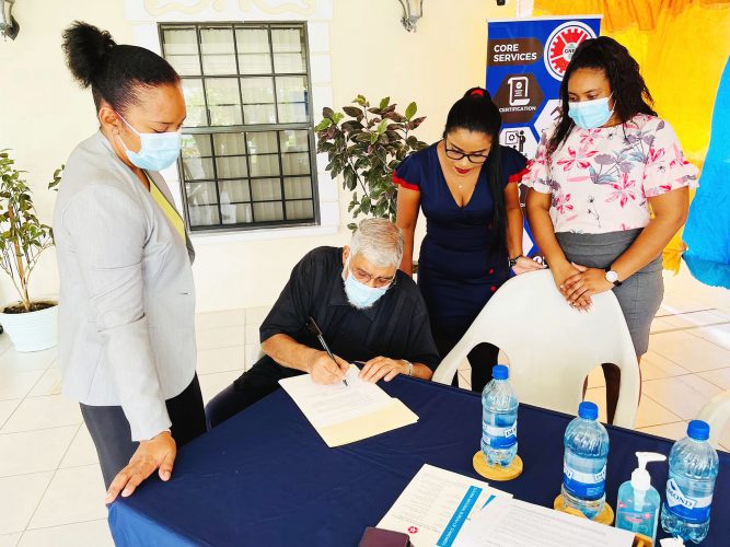 Somat Ali (second from left) signing the document (GNBS photo)
