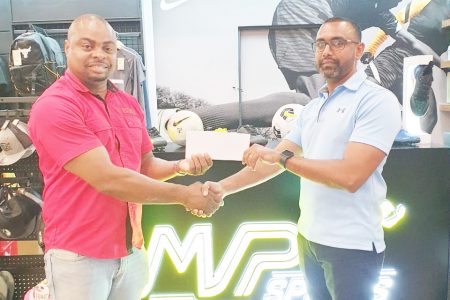 CEO of MVP Sports Ian Ramdeo (left) handing over the sponsorship cheque to Magnum Independence Cup organiser Edison Jefford