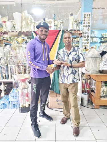 Carlston Harris receives his plaque from Trophy Stall’s Ramesh Sunich
